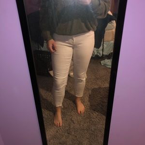 Cute white raw hem skinny jeans